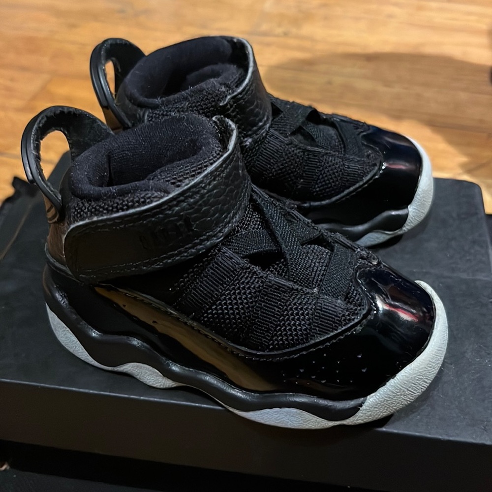 Nike air Jordan 6 rings black white No-tie kids sneaker Size 5c